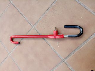 Barra antirrobo coche roja