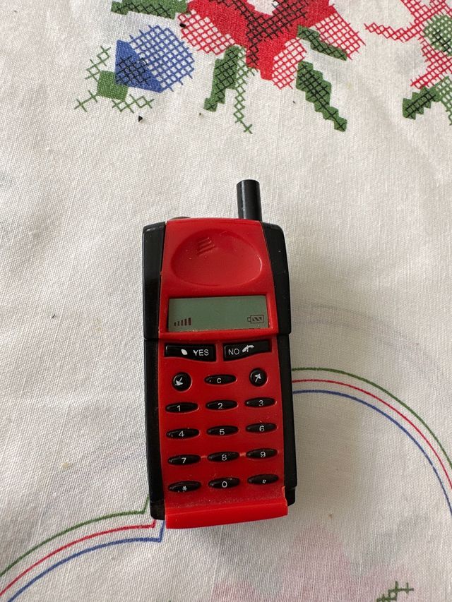 teléfono con forma de móvil Ericsson Rojo Vintage