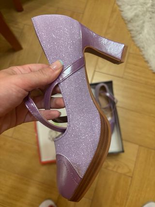 Vestido lila corto con encaje