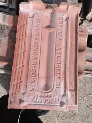 Tejas Alicantinas Rojas