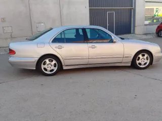 Mercedes-Benz Clase E 2001