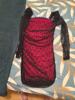 Vestido de fiesta negro y rojo