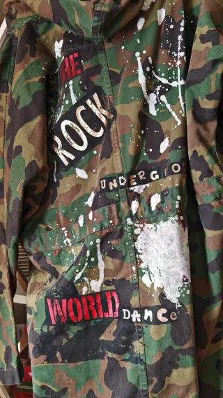 Chaqueta Zara Camuflaje Punk Metal