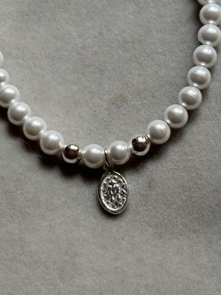 Pulsera perlas y Virgen plata925