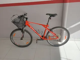Bicicleta GT Naranja Montaña