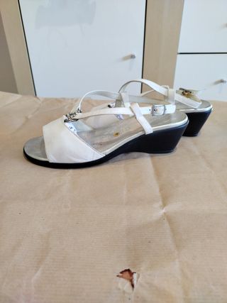 Sandali donna pelle bianca misura 37