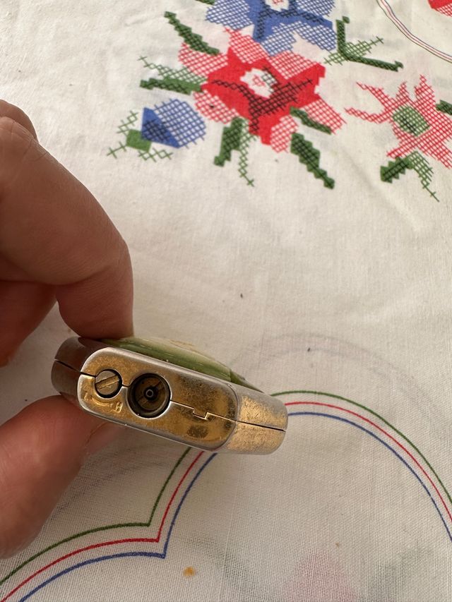 Mechero antiguo hexagonal con camafeo