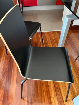 Mesa extensible cristal negra con 4 sillas
