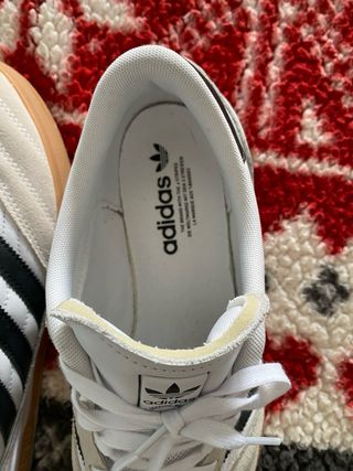 Zapatillas Adidas Beige y Blancas