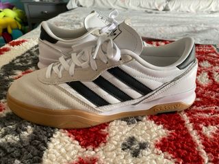 Zapatillas Adidas Beige y Blancas
