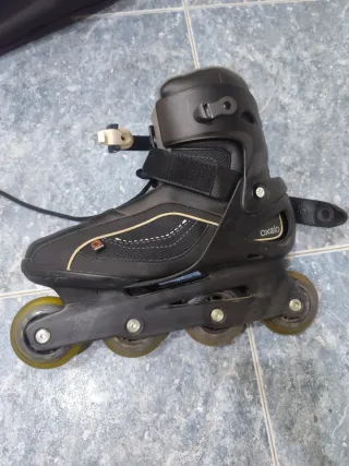 Patines línea Decathlon Oxelo talla 42'5 y  bolsa 