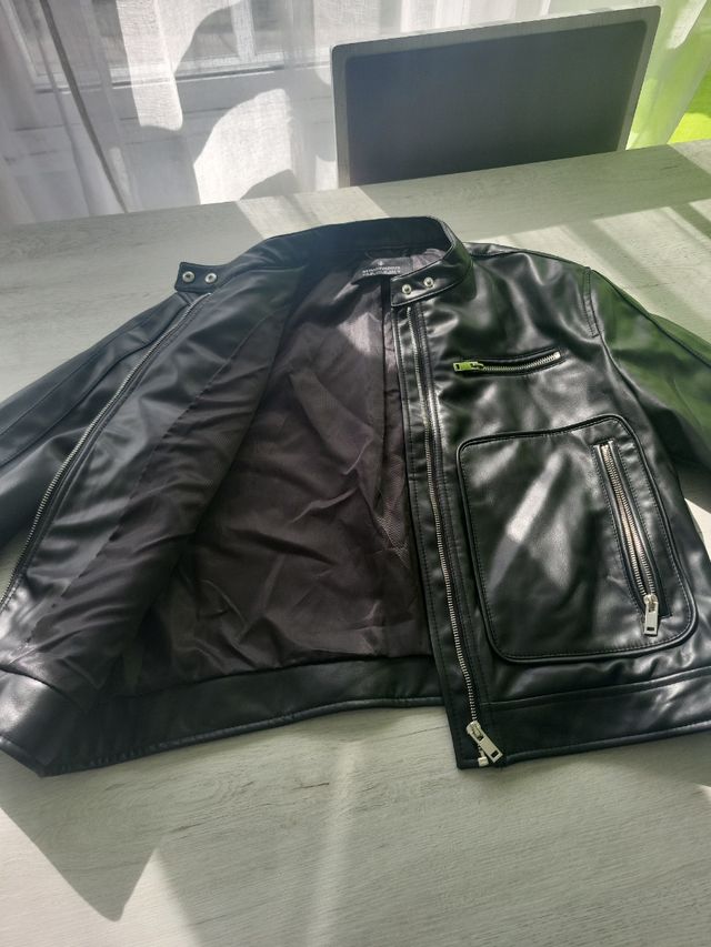 Chaqueta polipiel negra