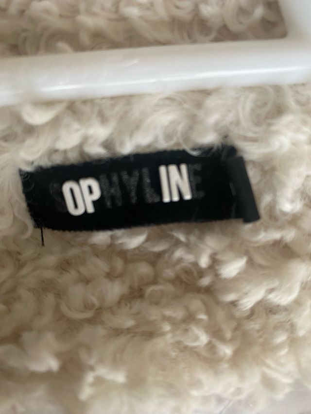 Abrigo de mujer beige con botones