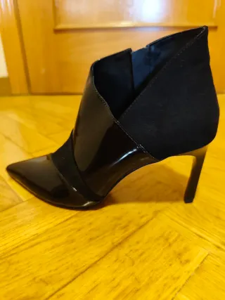 Botín tacón alto negro charol y ante