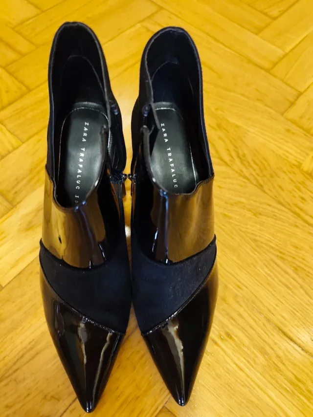 Botín tacón alto negro charol y ante