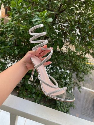 Tacones plateados brillantes talla 39