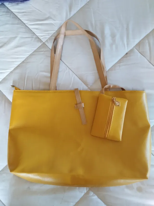 Bolso amarillo mostaza de piel sintética