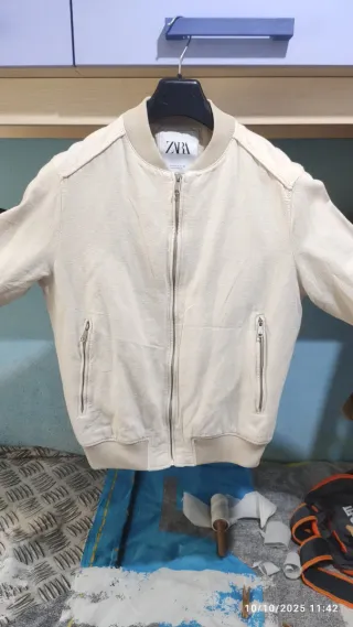 Chaqueta Zara Beige/Blanca Bomber