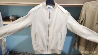 Chaqueta Zara Beige/Blanca Bomber