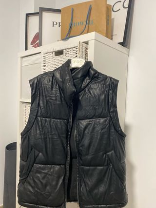 Chaleco de cuero negro