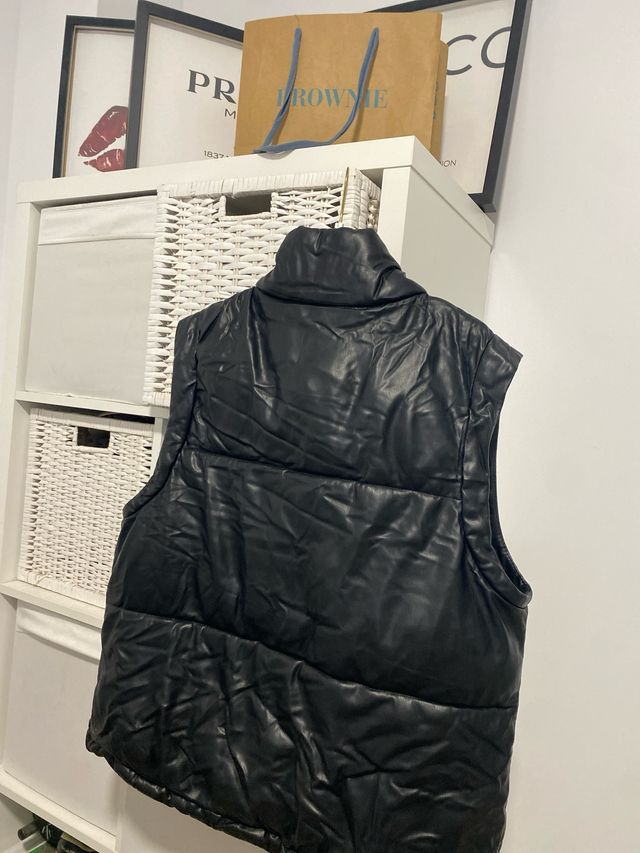 Chaleco de cuero negro