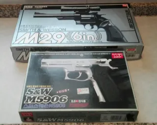 2 Reproducciones Pistolas vintage.