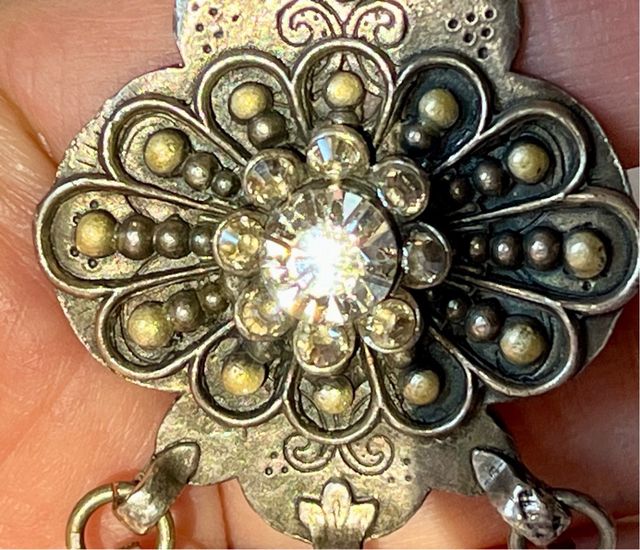 Gargantilla antigua metal plateado circonitas