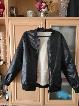 Chaqueta bomber negra forrada
