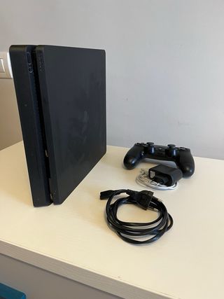 PS4 Slim Negra + Mando y Juegos