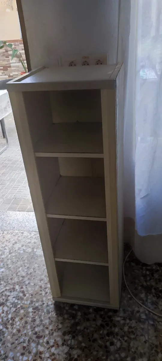 Estantería de madera 