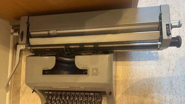 Máquina de escribir Olivetti Linea 88
