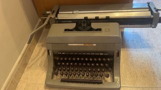 Máquina de escribir Olivetti Linea 88