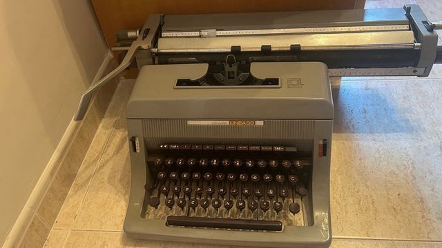 Máquina de escribir Olivetti Linea 88