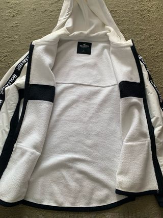 Sudadera Hollister Blanca y Negra Cremallera