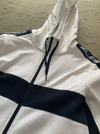 Sudadera Hollister Blanca y Negra Cremallera