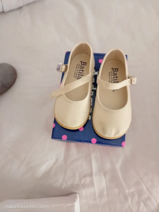 Zapatos niña Batila beige