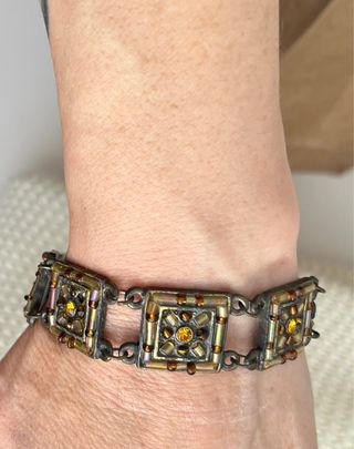 Pulsera de bisutería dorada y cobriza