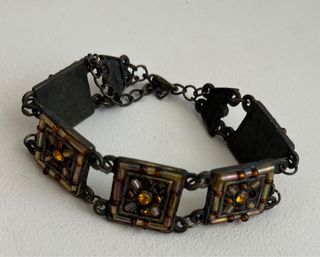 Pulsera de bisutería dorada y cobriza