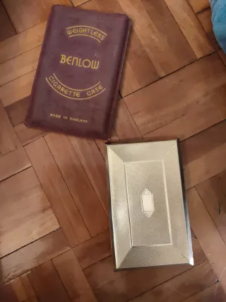 Pitillera Benlow dorada antigua. Muy ligera.