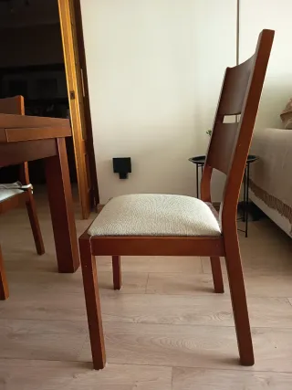 Mesa comedor haya extensible muy amplia y 4 sillas