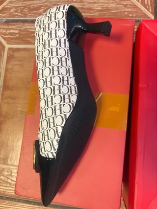 Tacones Puntiagudos CH Estampado Logo