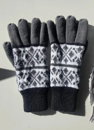 Gorro, bufanda y guantes