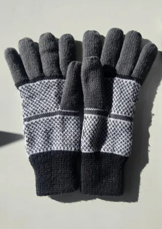 Gorro, bufanda y guantes