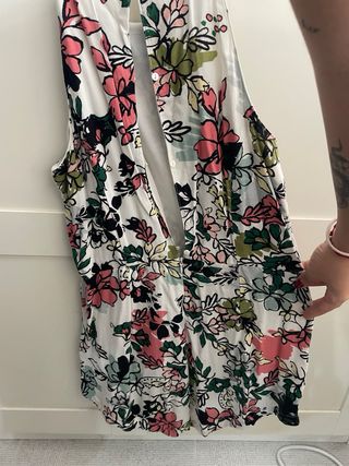 Mono corto floral Stradivarius Talla M