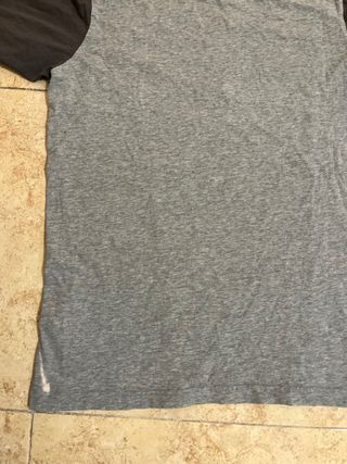 Camiseta Nike Vintage gris y blanca