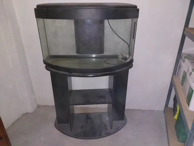 Acuario con mueble curvo