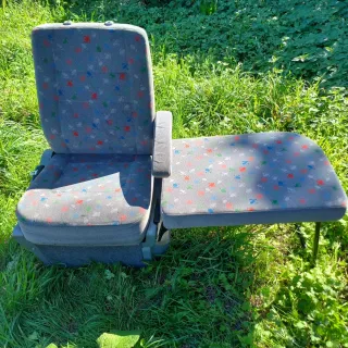 Asiento Mercedes Vito con reposapiés cama