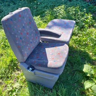 Asiento Mercedes Vito con reposapiés cama