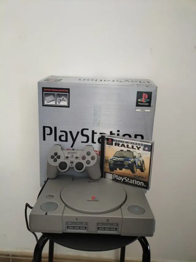 PlayStation 1 Gris + Colin McRae Rally