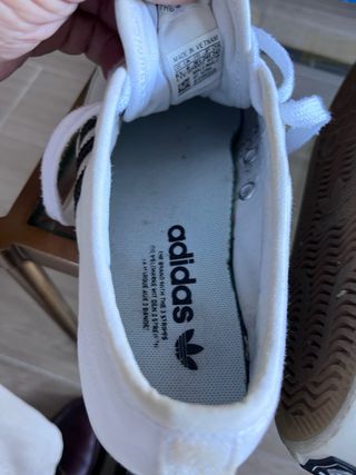 Zapatillas Adidas Blancas y Negras